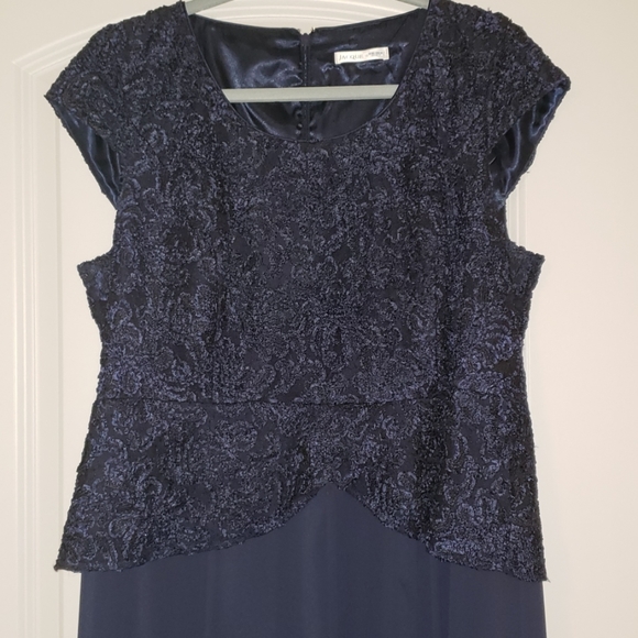 Dress - Picture 2 of 4